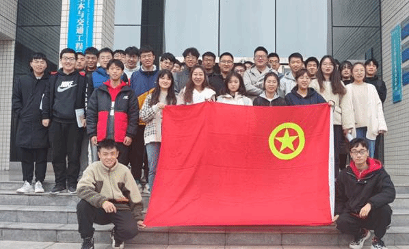 团支书合影